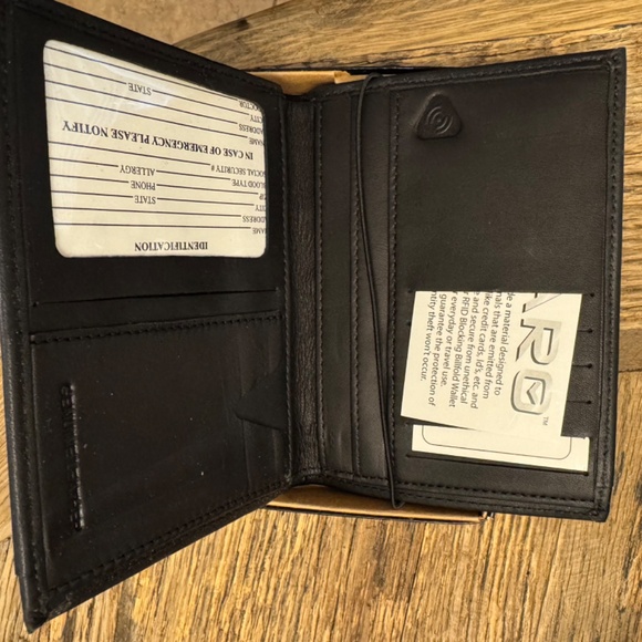 Atlanta Falcons Football Sparo Wallet Lic NFL BI-Fold Leather Billfold RFID - Picture 3 of 4